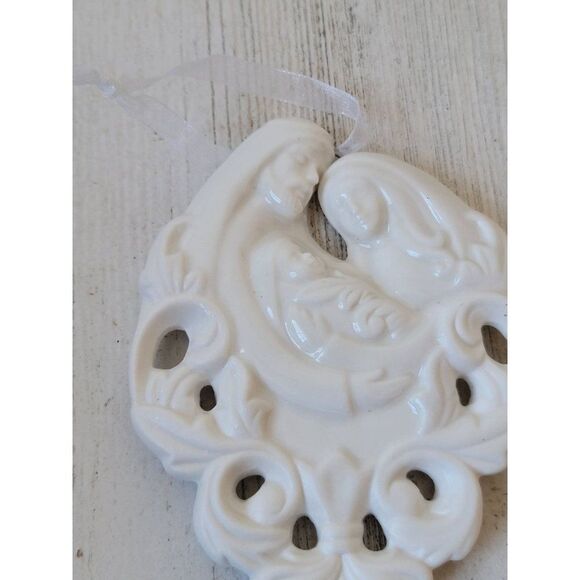 Ceramic white nativity scene Jesus Mary Joseph ornament Xmas decor - Picture 2 of 5
